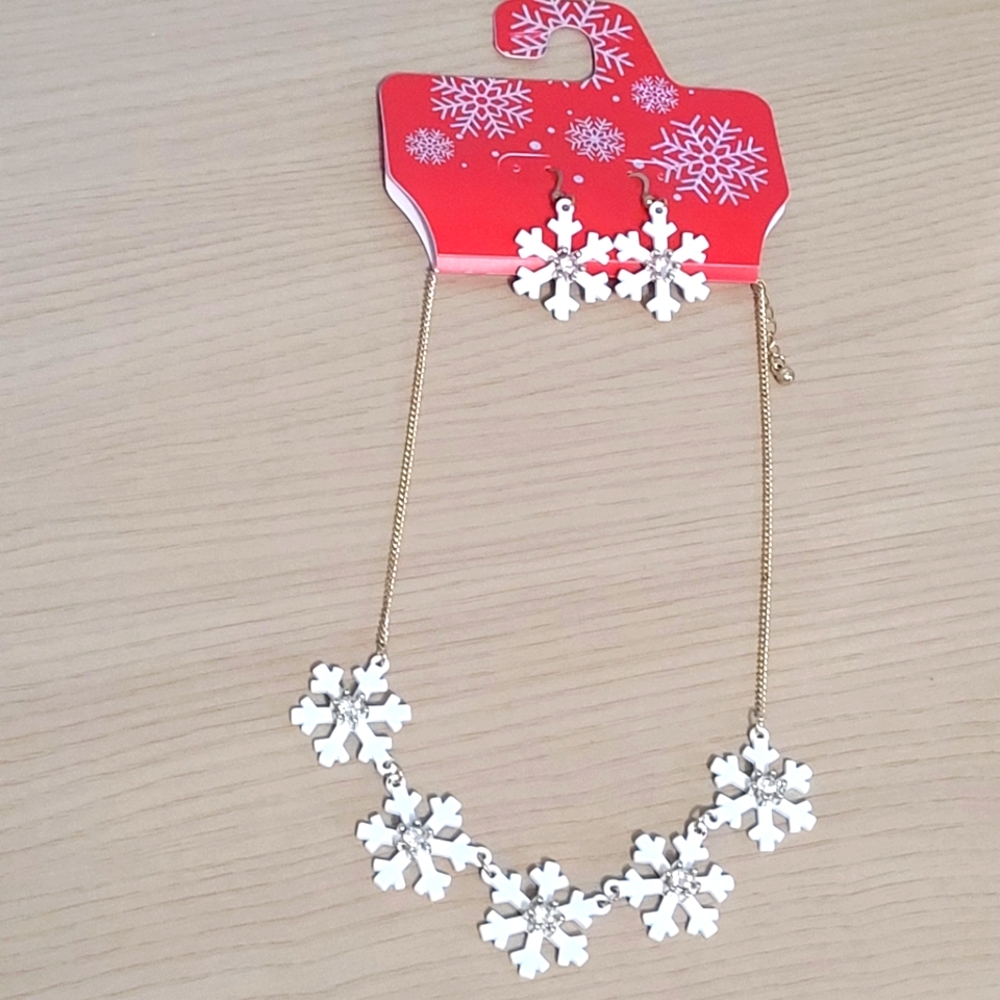 Snowflake Kohls Earrings & Necklace Set